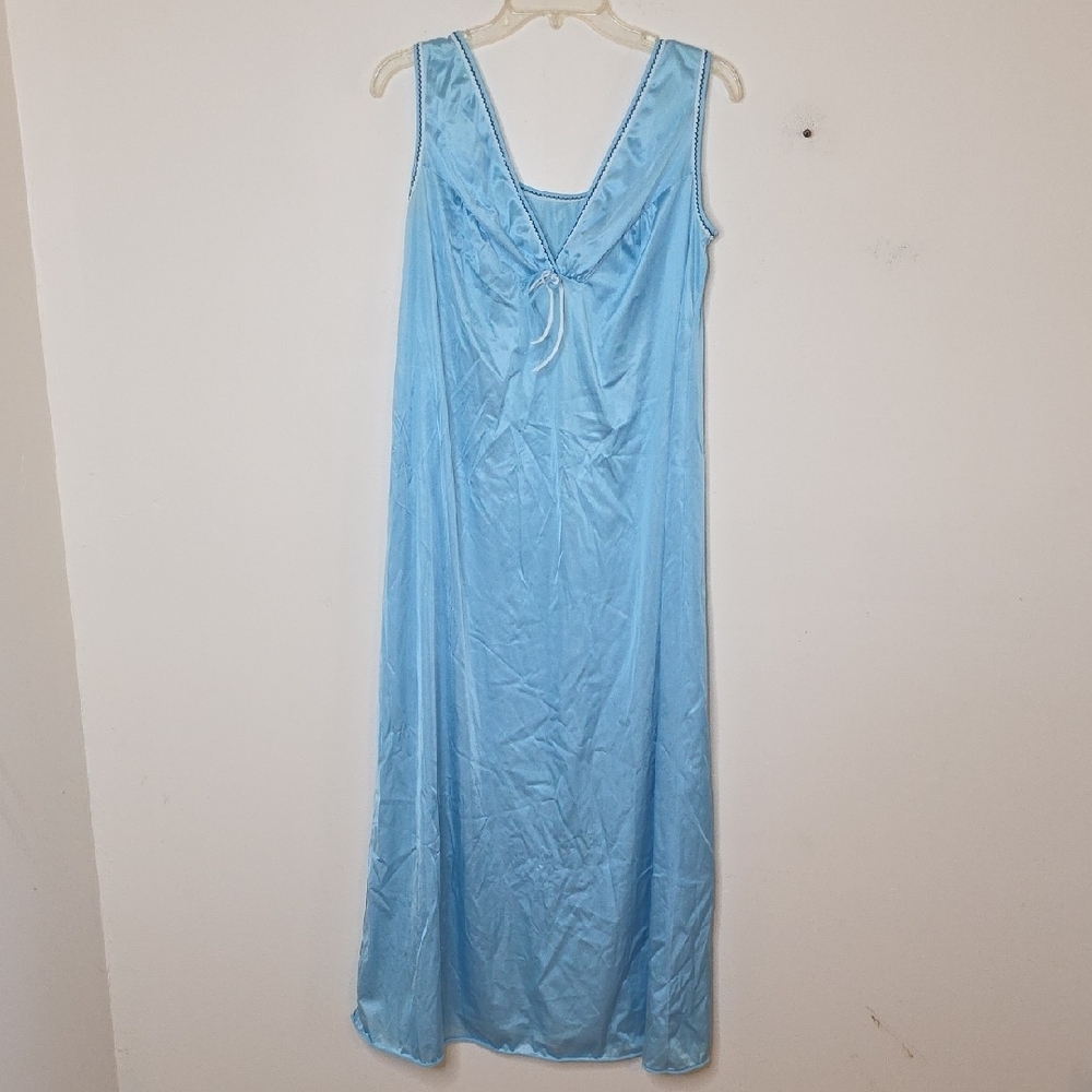 Elegant Light Blue Sleeveless Vintage Night Gown